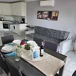 Appartement San Marino With Heated Pool, Only 450 Meters To The Beach, Aircondition, Wifi
