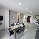 San Marino With Heated Pool, Only 450 Meters To The Beach, Aircondition, Wifi Appartement