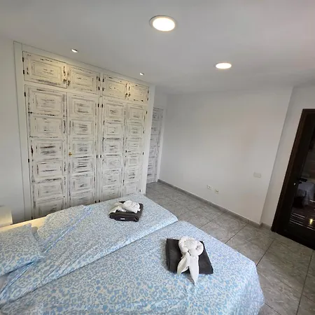 San Marino With Heated Pool, Only 450 Meters To The Beach, Aircondition, Wifi Appartement Arona (Tenerife)